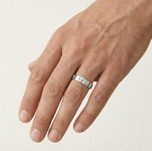 Bagues en or blanc avec lignes gravées