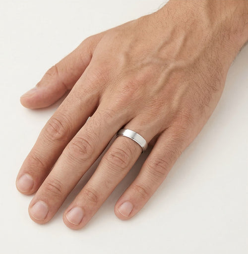 Anillo de boda de oro blanco con diamantes