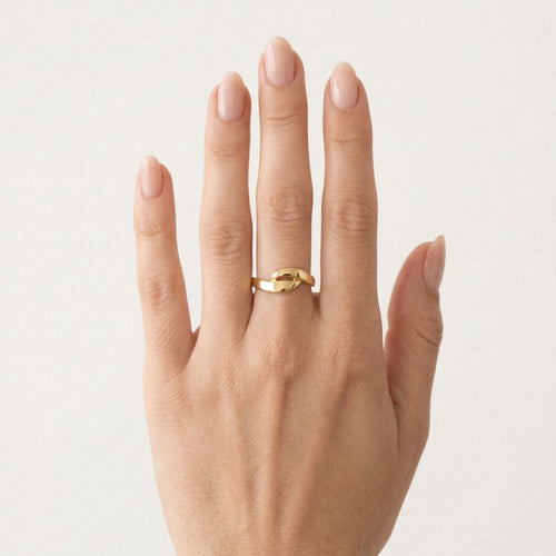 Vysoce leštěný zlatý kroucený prsten