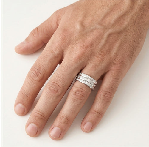 Jedinečný silný snubní prsten z bílého zlata