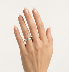 Snubní prsten z bílého a žlutého zlata