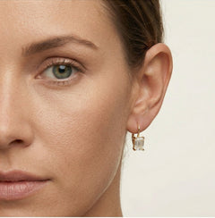 Zářivé zlaté náušnice se zirkonem