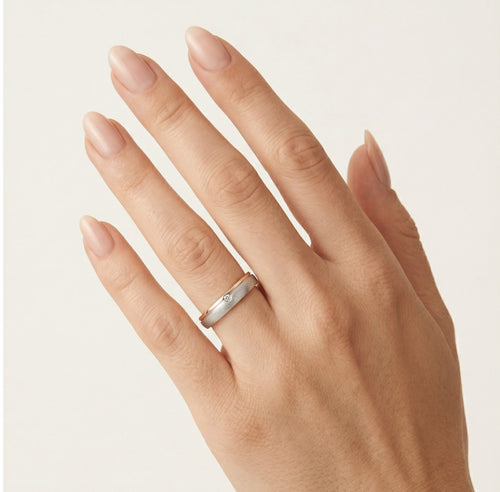 Anillo de boda de oro blanco mate y oro rosa pulido