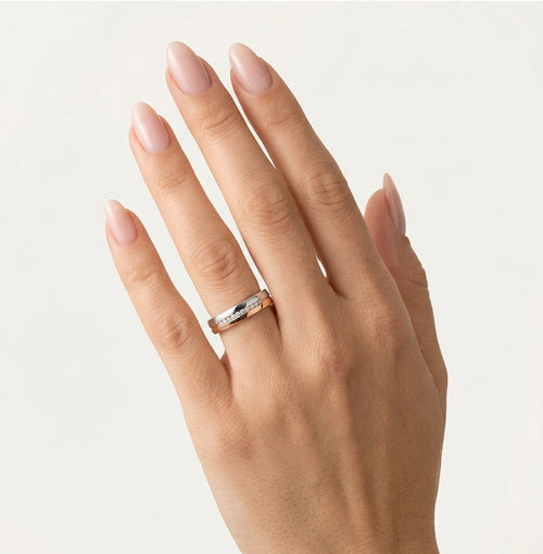 Klasický snubní prsten z bílého a růžového zlata