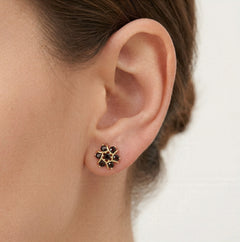 Boucles d’oreilles en or avec grenats floraux