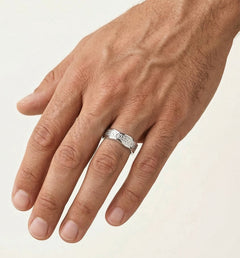 Bague de mariage ronde atypique en or blanc