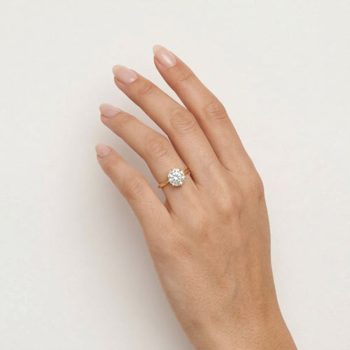 Round brilliant cut cubic zirconia ring