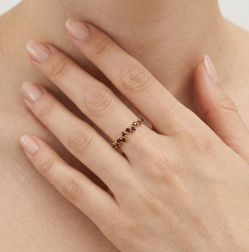 Prsten ze žlutého zlata s klikate. zasazenymi-granáty