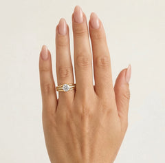 Prsten ze žlutého zlata s lesklými kubickými zirkony