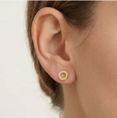 Full circle stud earrings