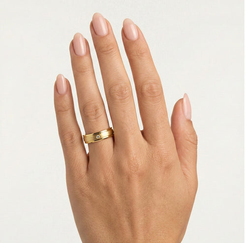 Anillo de boda elegante de oro amarillo redondeado