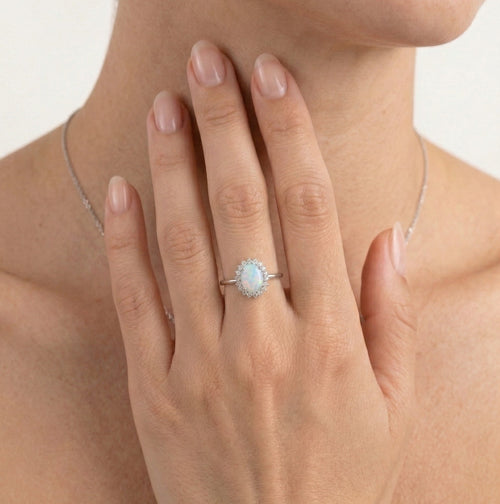 Anillo real plano de ópalo blanco