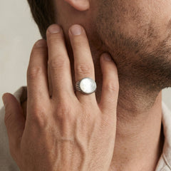 Pánský prsten ze stříbra s perletí, kulatý