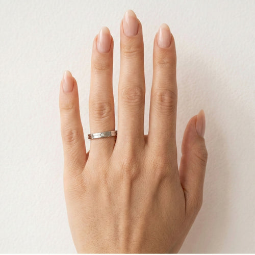 Elegantní snubní prsteny z bílého zlata s diamanty a bez nich