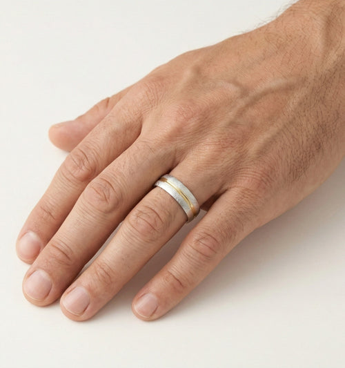 Anillo de boda grueso en oro blanco y amarillo