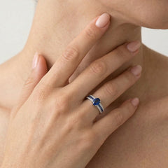 Bague spectaculaire avec diamant et saphir