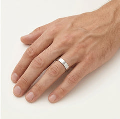 Anillo de boda de oro blanco con engaste a presión