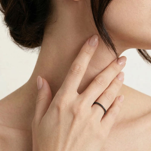 Bague en or rose avec diamants noirs