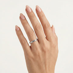 Weißgold-Trauringe mit seitlicher Verzierung