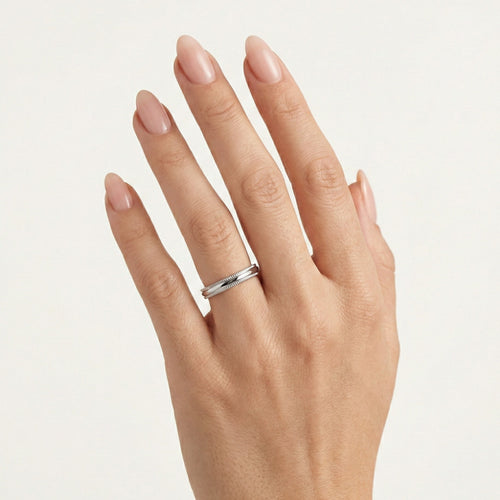 Anillos de boda de oro blanco con detalle lateral