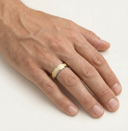 Gelb- und Weißgold-Eheringe mit einzigartigem Finish