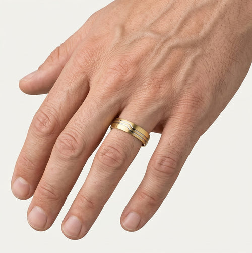 Trauring aus Gelbgold mit Rhodiumlinien