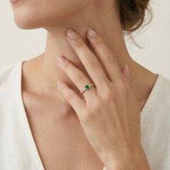Sophisticated gold ring with emerald and diamonds