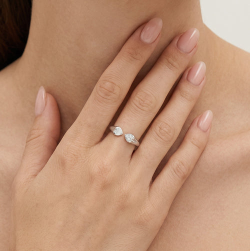 Krásný nedokončený stříbrný prsten s kubickými zirkony