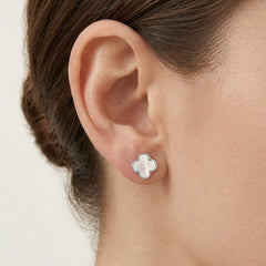 Weißgold Ohrstecker mit Perlmutt und Kleeblatt-Motiv