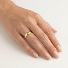 Bague classique en or haute brillance