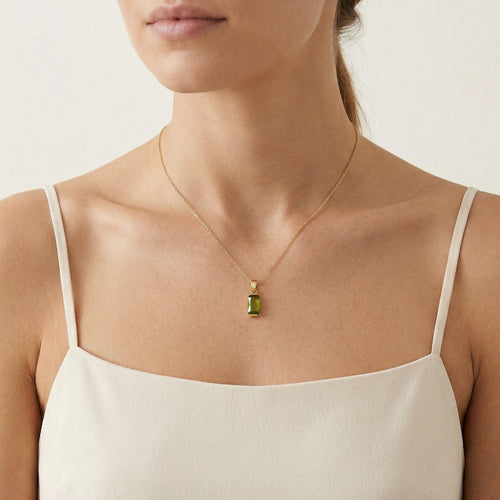 Pendentif en or jaune avec pierre de moldavite fantaisie