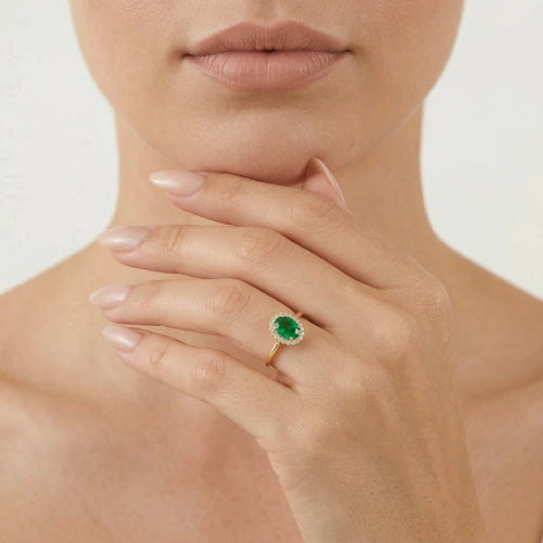 Prsten ze žlutého zlata se syntetickým smaragdem
