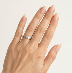 Alliance élégante en or blanc et rose