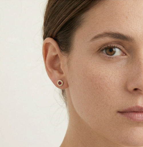 Boucles d’oreilles puces en or avec grenat et zirconium cubique royal