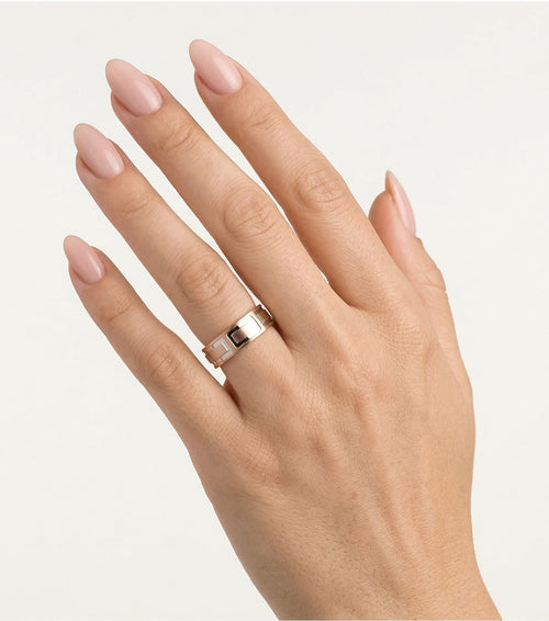 Alliance en or rose 14 kt avec carrés en rhodium