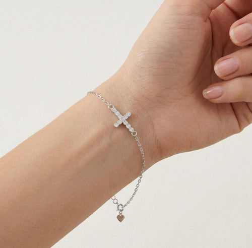 Pulsera de cadena de plata con cruz