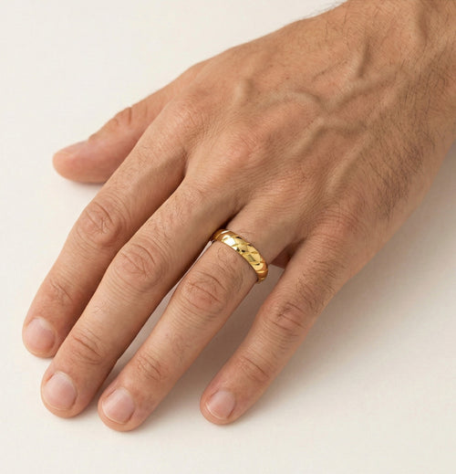 Bague de mariage détaillée en or jaune