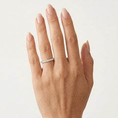  Jednořadý diamantový prsten