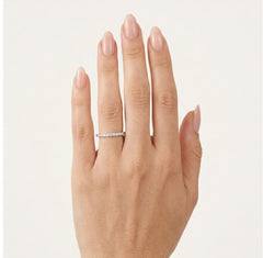 Lesklý snubní prsten z bílého zlata s volitelnými kameny