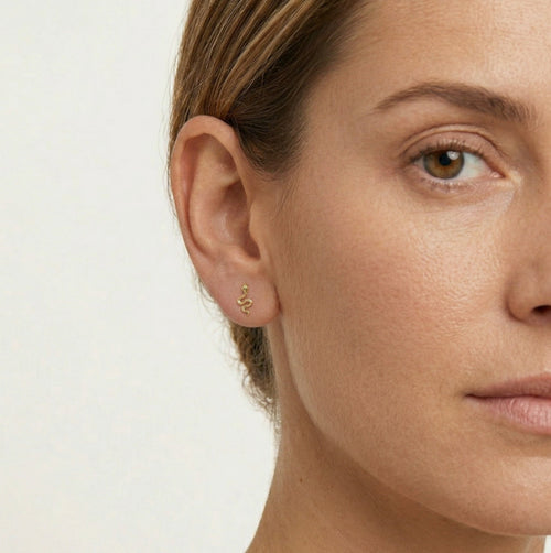 Jolies petites puces d’oreilles serpent en or enveloppant