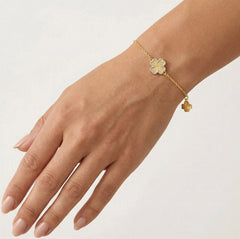 Zlatý náramek se čtyřlístkem