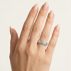 Anillo de boda de oro blanco con detalles