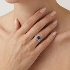Elegant white gold diamond and sapphire ring