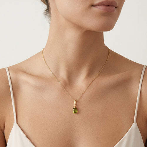 Pendentif en or avec briolette de moldavite