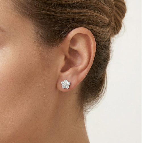 Stříbrné květinové náušnice s kulatými zirkony