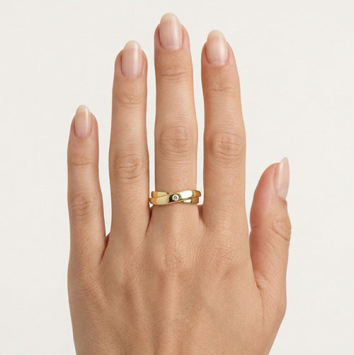 Bague torsadée en or avec une zircone cubique