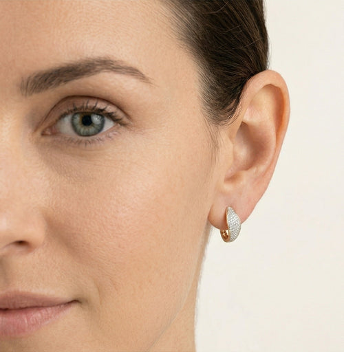 Vlnité zlaté náušnice s kubickým zirkonem