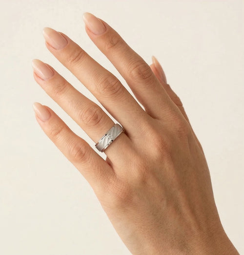 Alliances en or blanc avec pierres solitaires