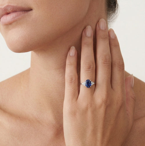 Bague en or blanc avec saphir et diamants