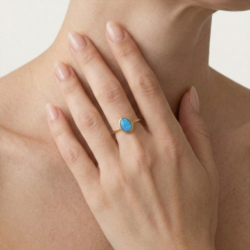 Bague classique en opale bleue